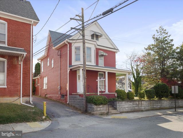 25 FAIRVIEW AVE, Waynesboro, PA 17268