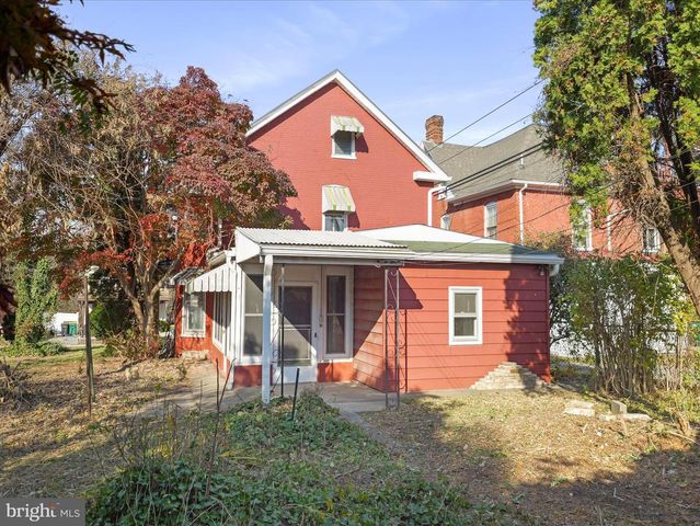 25 FAIRVIEW AVE, Waynesboro, PA 17268