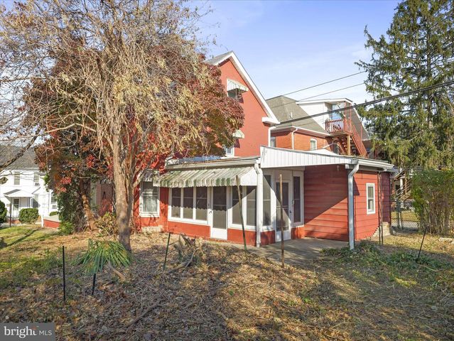 25 FAIRVIEW AVE, Waynesboro, PA 17268