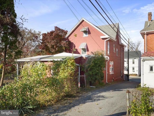 25 FAIRVIEW AVE, Waynesboro, PA 17268