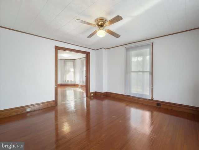 25 FAIRVIEW AVE, Waynesboro, PA 17268