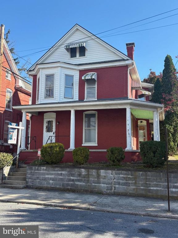 25 FAIRVIEW AVE, Waynesboro, PA 17268