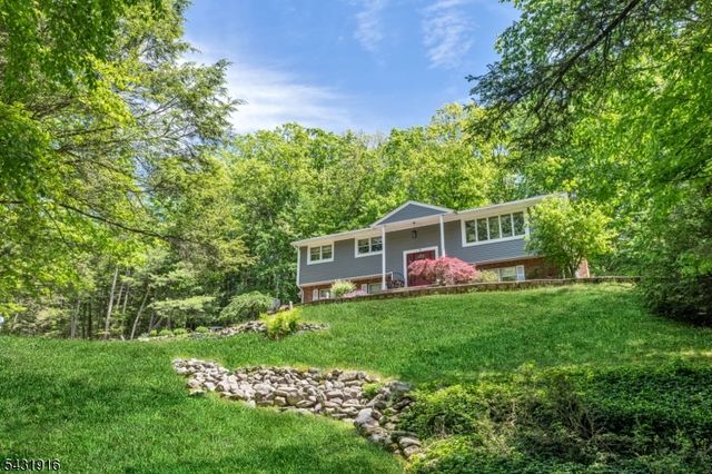 19 Rabbit Run Dr, West Milford Twp., NJ 07435