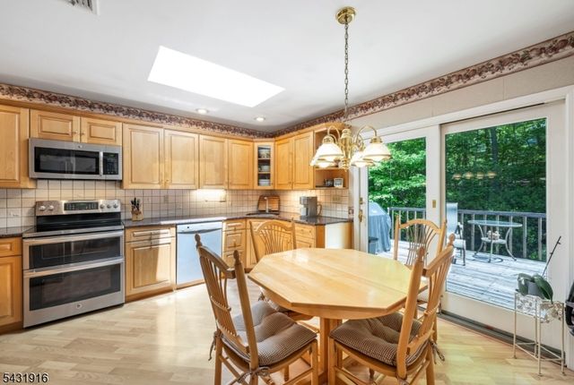 19 Rabbit Run Dr, West Milford Twp., NJ 07435