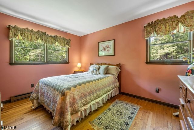 19 Rabbit Run Dr, West Milford Twp., NJ 07435