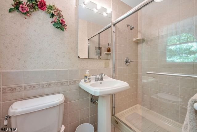 19 Rabbit Run Dr, West Milford Twp., NJ 07435