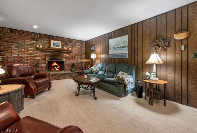 19 Rabbit Run Dr, West Milford Twp., NJ 07435