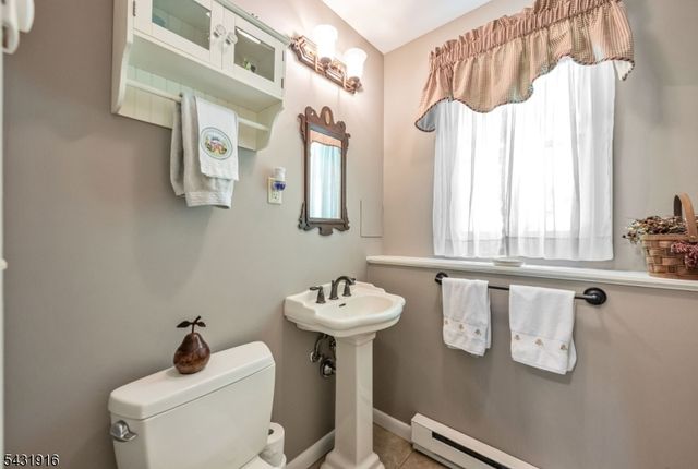 19 Rabbit Run Dr, West Milford Twp., NJ 07435