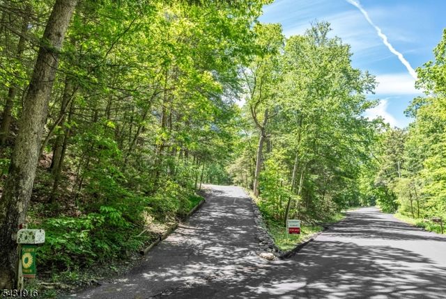 19 Rabbit Run Dr, West Milford Twp., NJ 07435