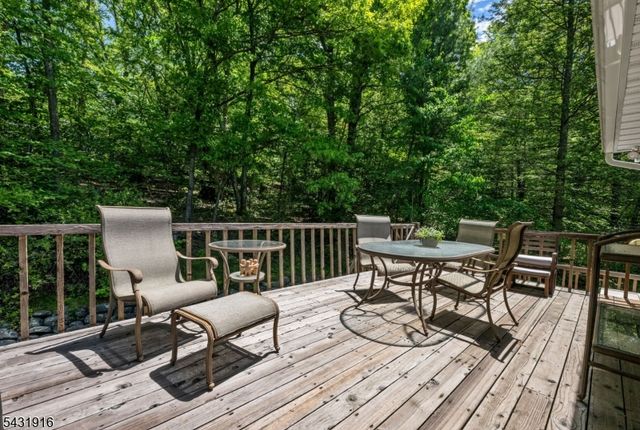 19 Rabbit Run Dr, West Milford Twp., NJ 07435