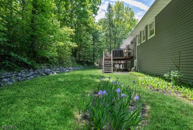 19 Rabbit Run Dr, West Milford Twp., NJ 07435