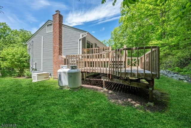 19 Rabbit Run Dr, West Milford Twp., NJ 07435