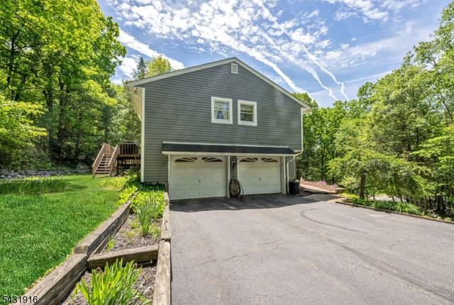 19 Rabbit Run Dr, West Milford Twp., NJ 07435