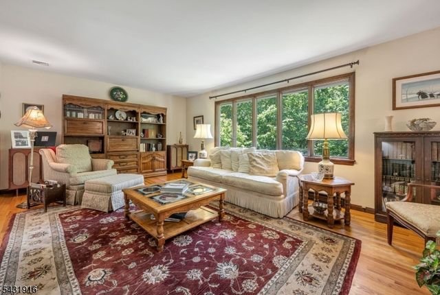 19 Rabbit Run Dr, West Milford Twp., NJ 07435
