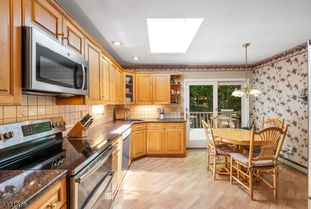 19 Rabbit Run Dr, West Milford Twp., NJ 07435