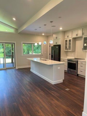 655 N RTE O, Rocheport, MO 65279
