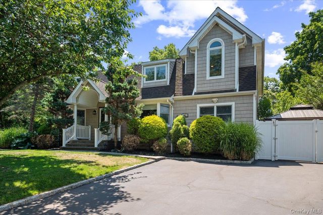 16 Brook Lane, Smithtown, NY 11787