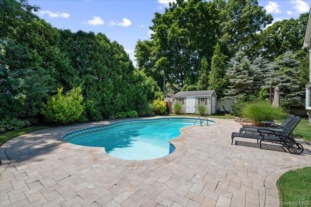 16 Brook Lane, Smithtown, NY 11787