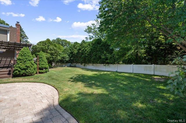 16 Brook Lane, Smithtown, NY 11787