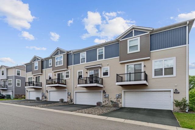 2857 Lexington Place N, Roseville, MN 55113