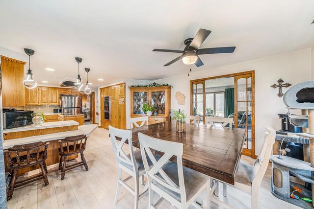 825 W KIMBERLY AVENUE, Kimberly, WI 54136