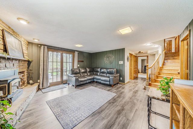 825 W KIMBERLY AVENUE, Kimberly, WI 54136