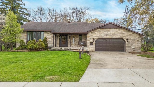 825 W KIMBERLY AVENUE, Kimberly, WI 54136