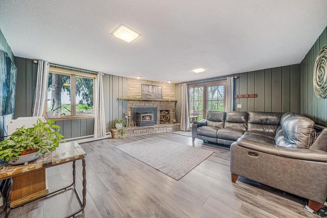 825 W KIMBERLY AVENUE, Kimberly, WI 54136