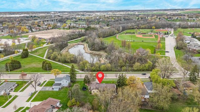 825 W KIMBERLY AVENUE, Kimberly, WI 54136