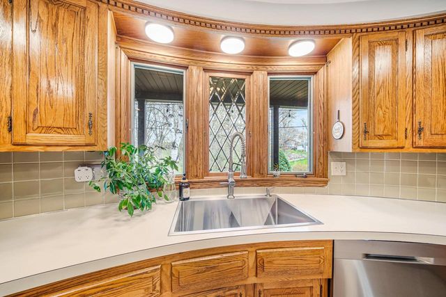 825 W KIMBERLY AVENUE, Kimberly, WI 54136