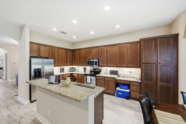 1963 Grey Falcon Circle SW, Vero Beach, FL 32962