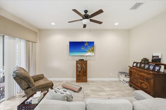 1963 Grey Falcon Circle SW, Vero Beach, FL 32962