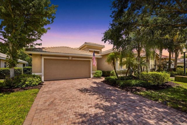 1963 Grey Falcon Circle SW, Vero Beach, FL 32962