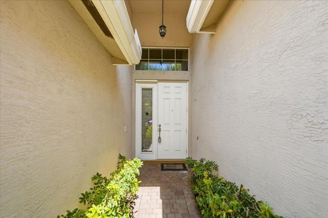 1963 Grey Falcon Circle SW, Vero Beach, FL 32962