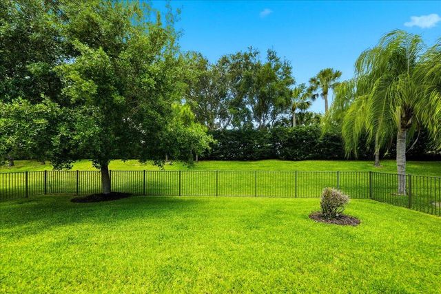 1963 Grey Falcon Circle SW, Vero Beach, FL 32962