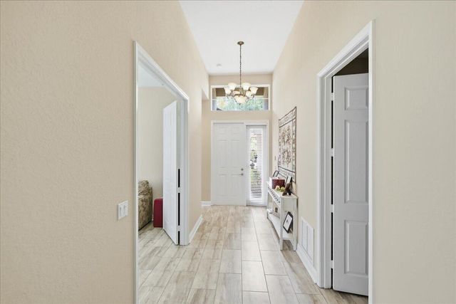 1963 Grey Falcon Circle SW, Vero Beach, FL 32962