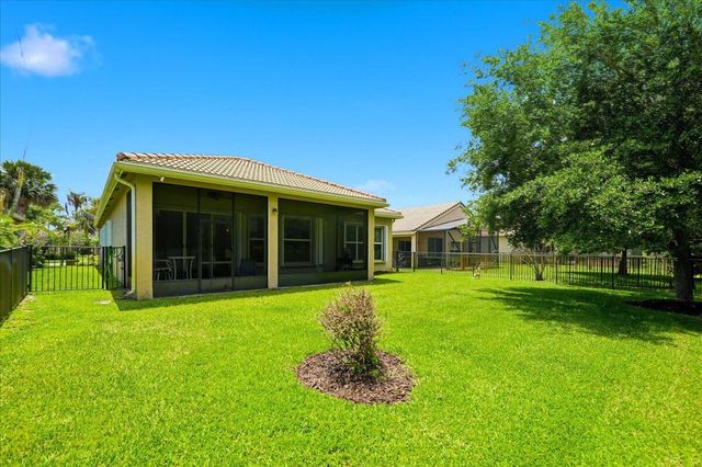 1963 Grey Falcon Circle SW, Vero Beach, FL 32962