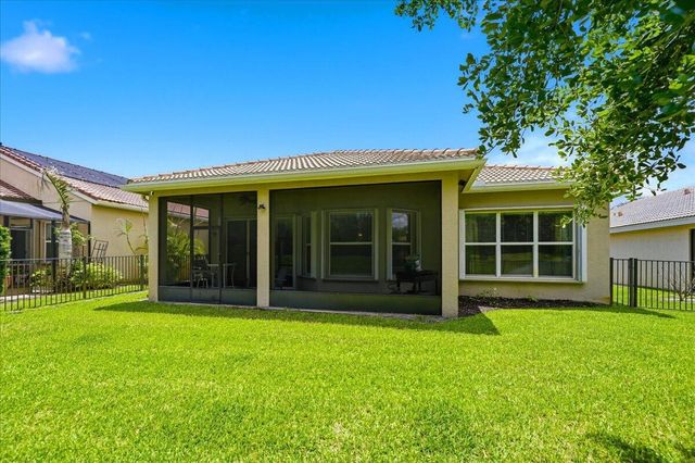 1963 Grey Falcon Circle SW, Vero Beach, FL 32962