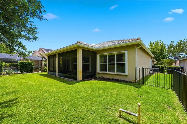 1963 Grey Falcon Circle SW, Vero Beach, FL 32962