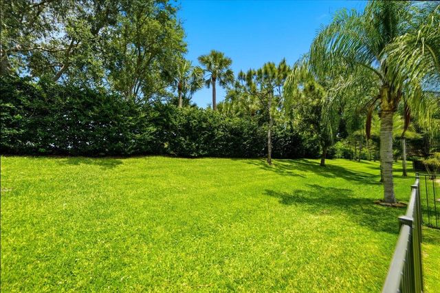 1963 Grey Falcon Circle SW, Vero Beach, FL 32962