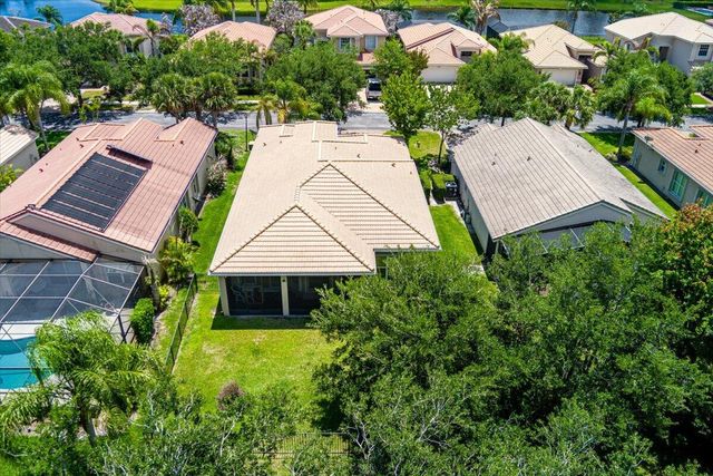 1963 Grey Falcon Circle SW, Vero Beach, FL 32962