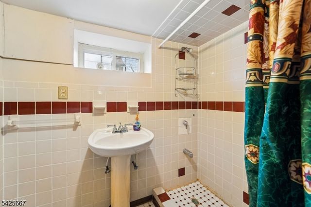 122 Holland Rd, South Orange Village Twp., NJ 07079