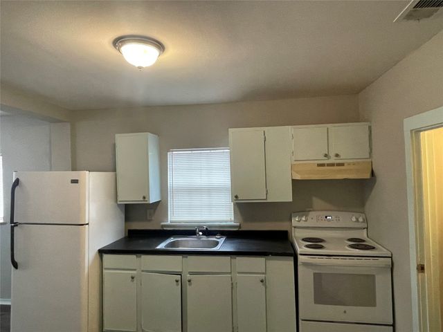 1208 E 8th Street, Dallas, TX 75203