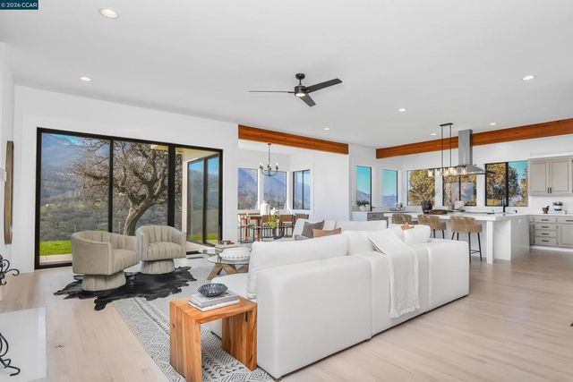 420 Leon Ct, Clayton, CA 94517