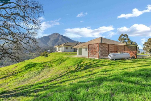 420 Leon Ct, Clayton, CA 94517