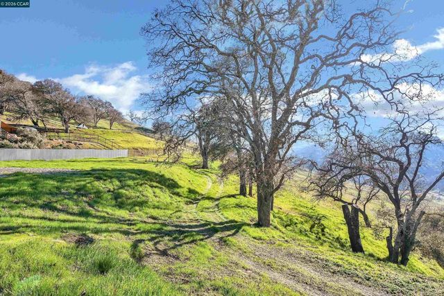 420 Leon Ct, Clayton, CA 94517