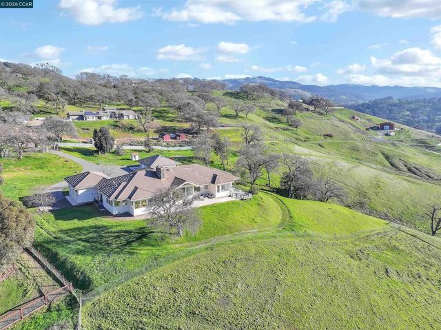 420 Leon Ct, Clayton, CA 94517