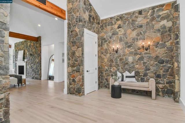 420 Leon Ct, Clayton, CA 94517