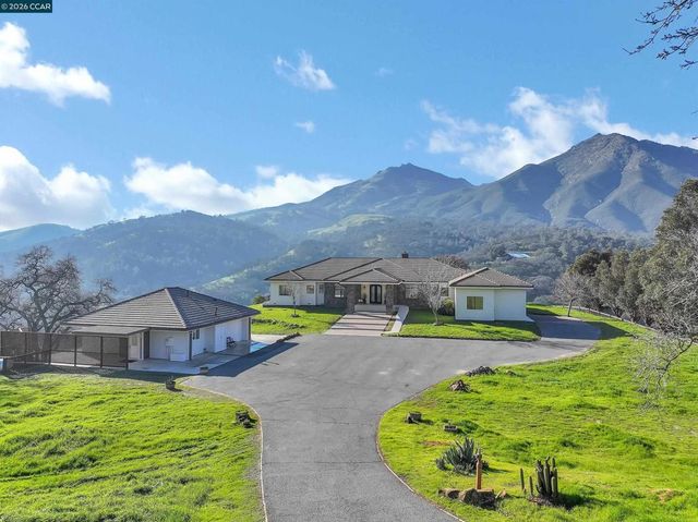 420 Leon Ct, Clayton, CA 94517