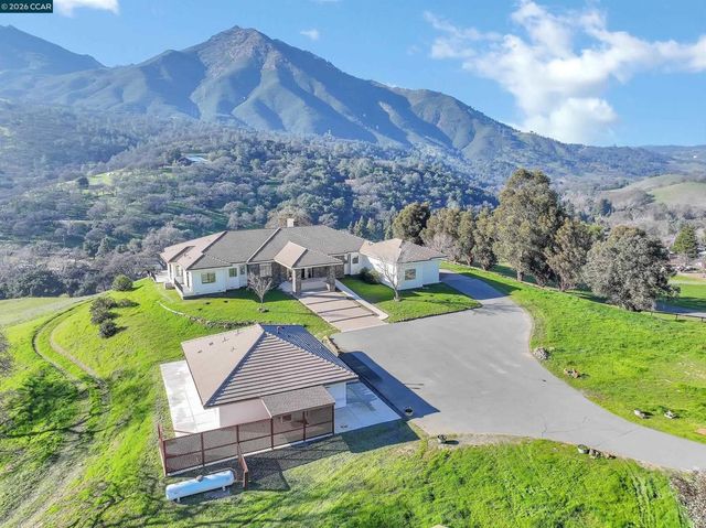 420 Leon Ct, Clayton, CA 94517